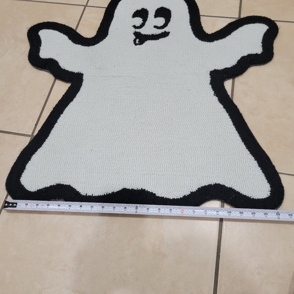 Ghost Shaped Rug Indoor 30x30 Halloween 🎃 - Picture 3 of 5